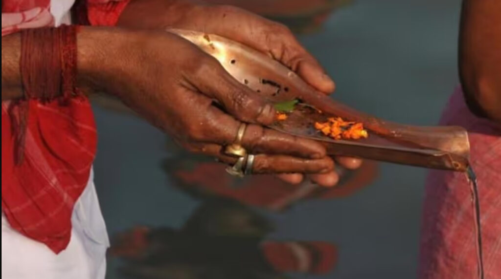 Pitru Paksha in india: ভারতে পিতৃপক্ষ, পিতৃপক্ষের সময় তুলসীর এই আয়োজন করুন, যা আপনাকে আর্থিক উন্নতির সাথে ঋণমুক্ত করবে