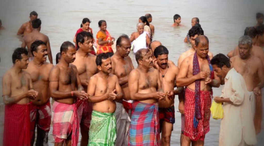 Mahalaya Tarpan : মহালয়া তর্পণ, পশুর রূপ ধরে আজও নেমে আসে পূর্বপুরুষের আত্মারা