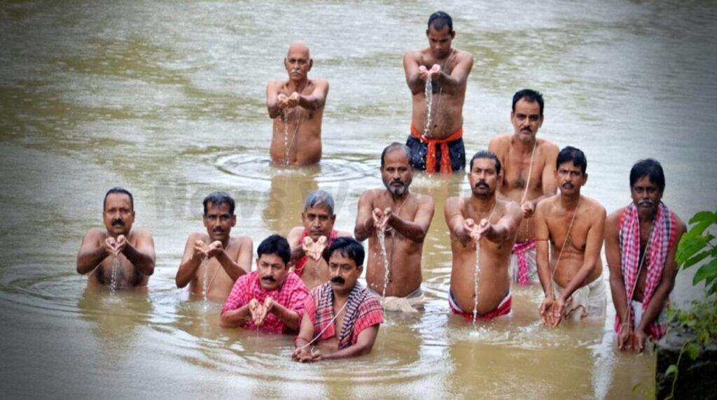 Mahalaya Tarpan : মহালয়া তর্পণ, পশুর রূপ ধরে আজও নেমে আসে পূর্বপুরুষের আত্মারা